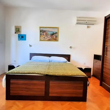 Iskra Apartmán *